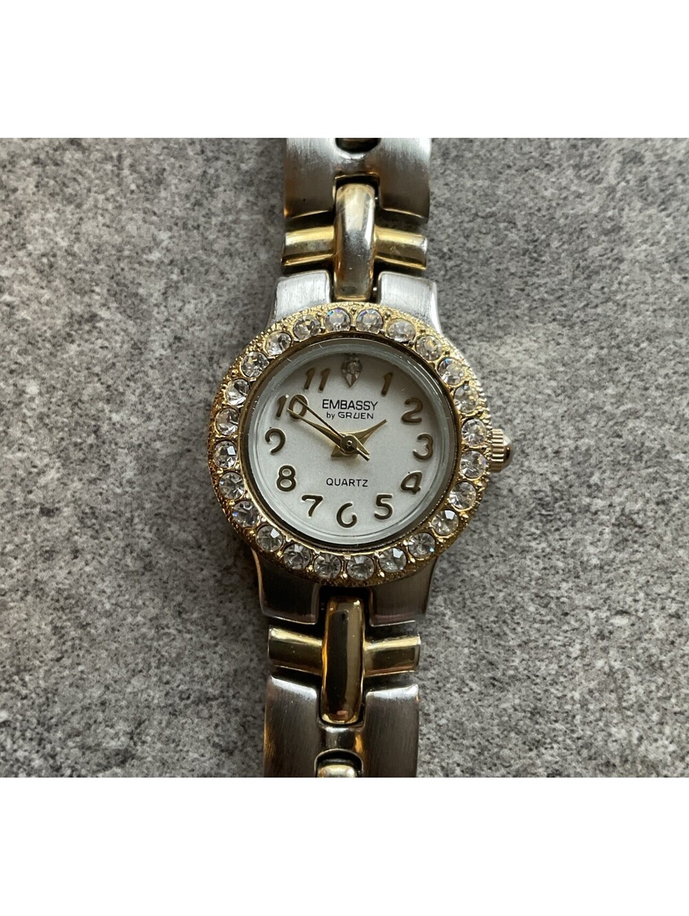 Beautiful Gruen Womens Watch 22mm Two Tone Case & Band Crystal Accent Bezel A3